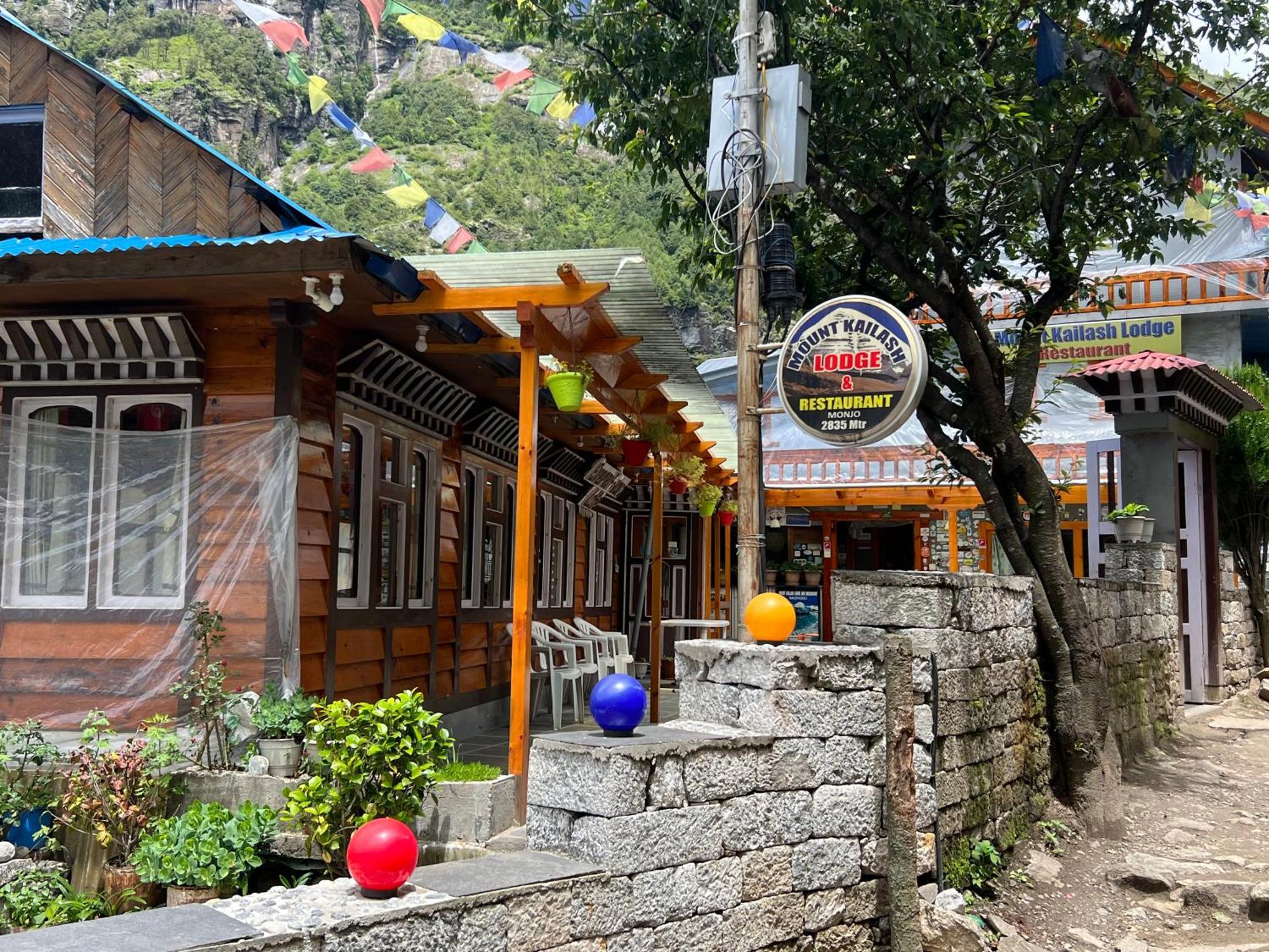 Mount Kailash Lodge And Resturant , Monjo Екстер'єр фото